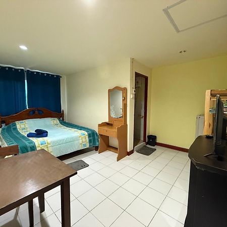 Bambus Motel Pantai Jomtien Bagian luar foto