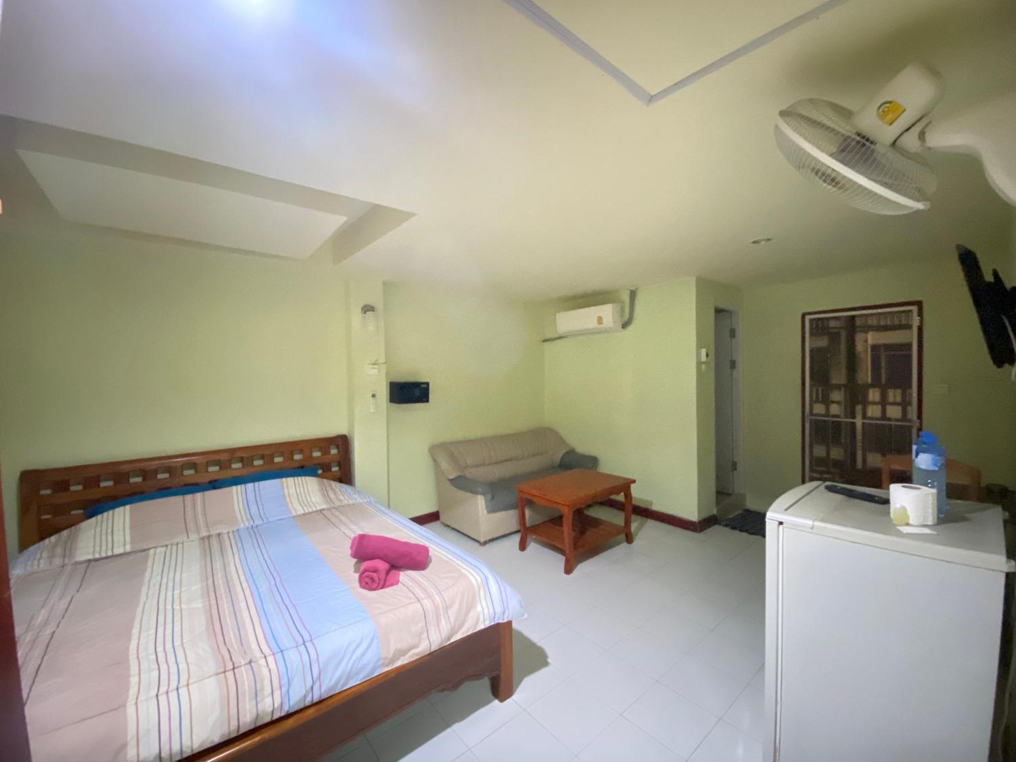 Bambus Motel Pantai Jomtien Bagian luar foto