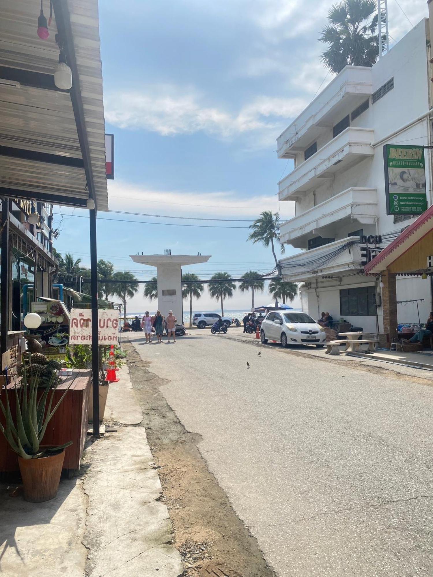 Bambus Motel Pantai Jomtien Bagian luar foto
