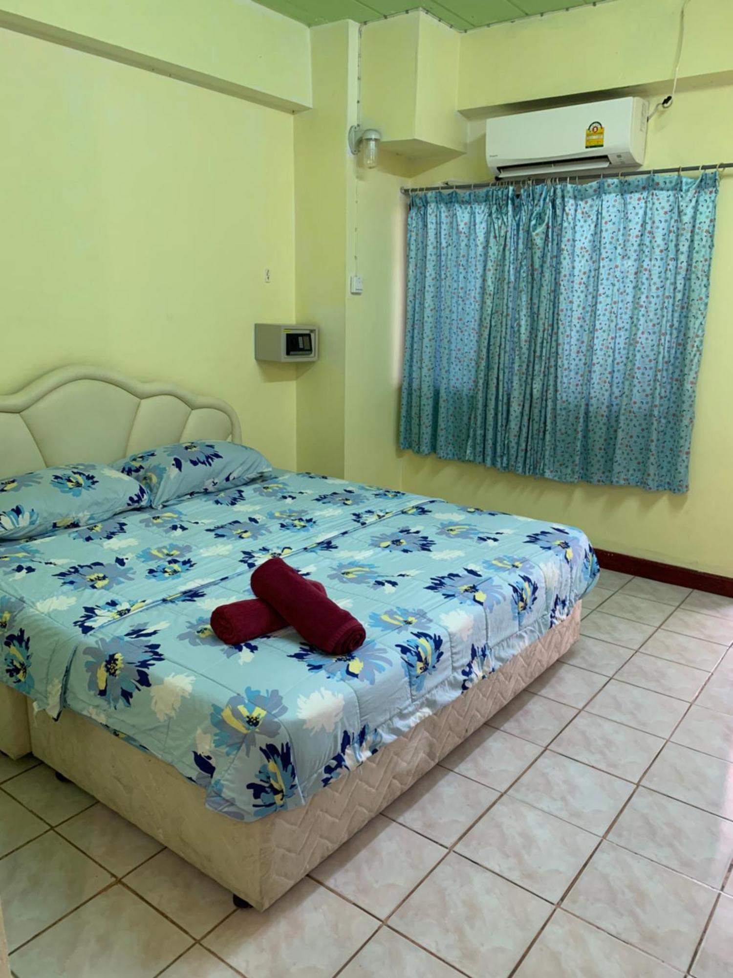 Bambus Motel Pantai Jomtien Bagian luar foto