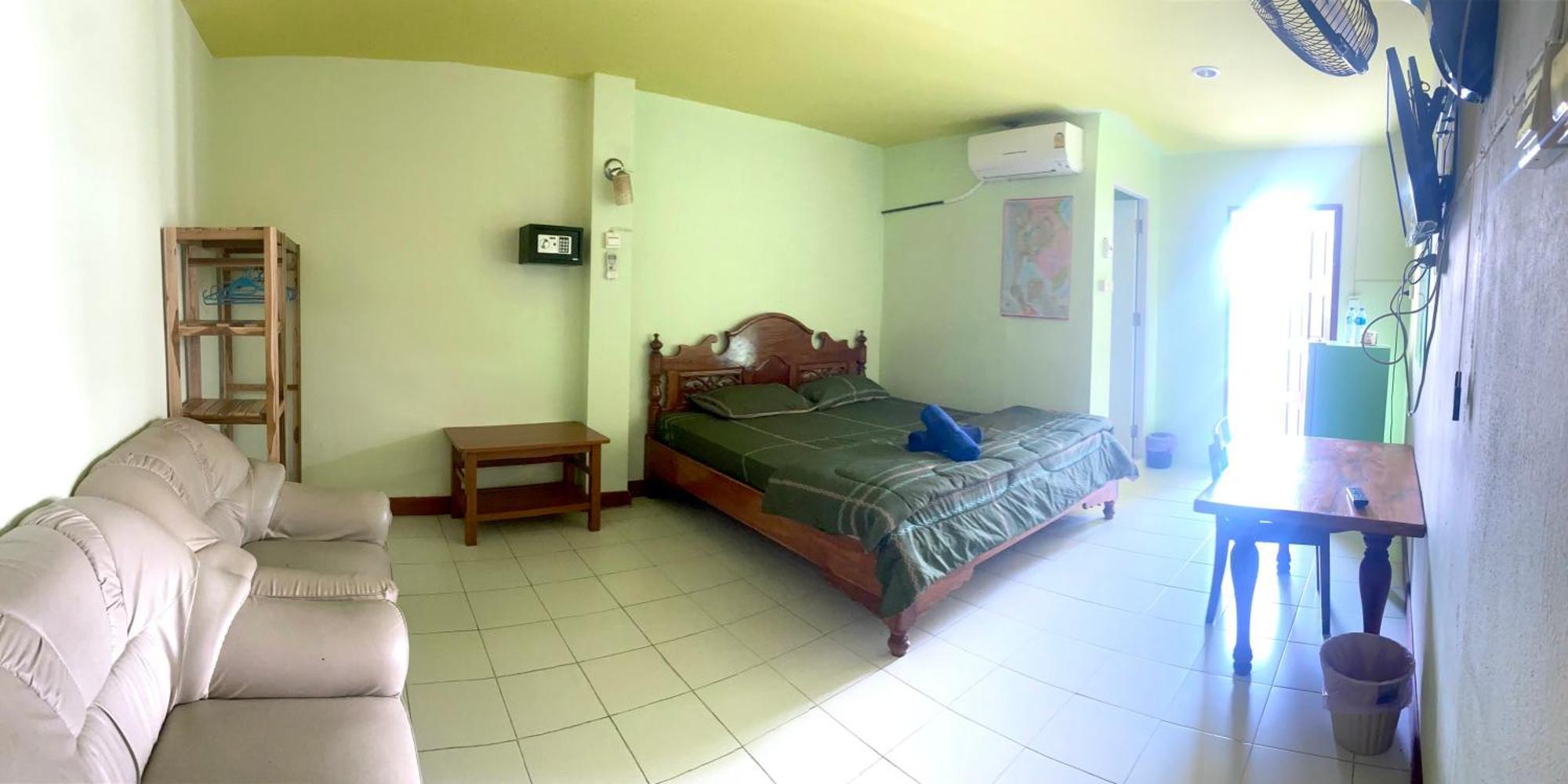 Bambus Motel Pantai Jomtien Bagian luar foto