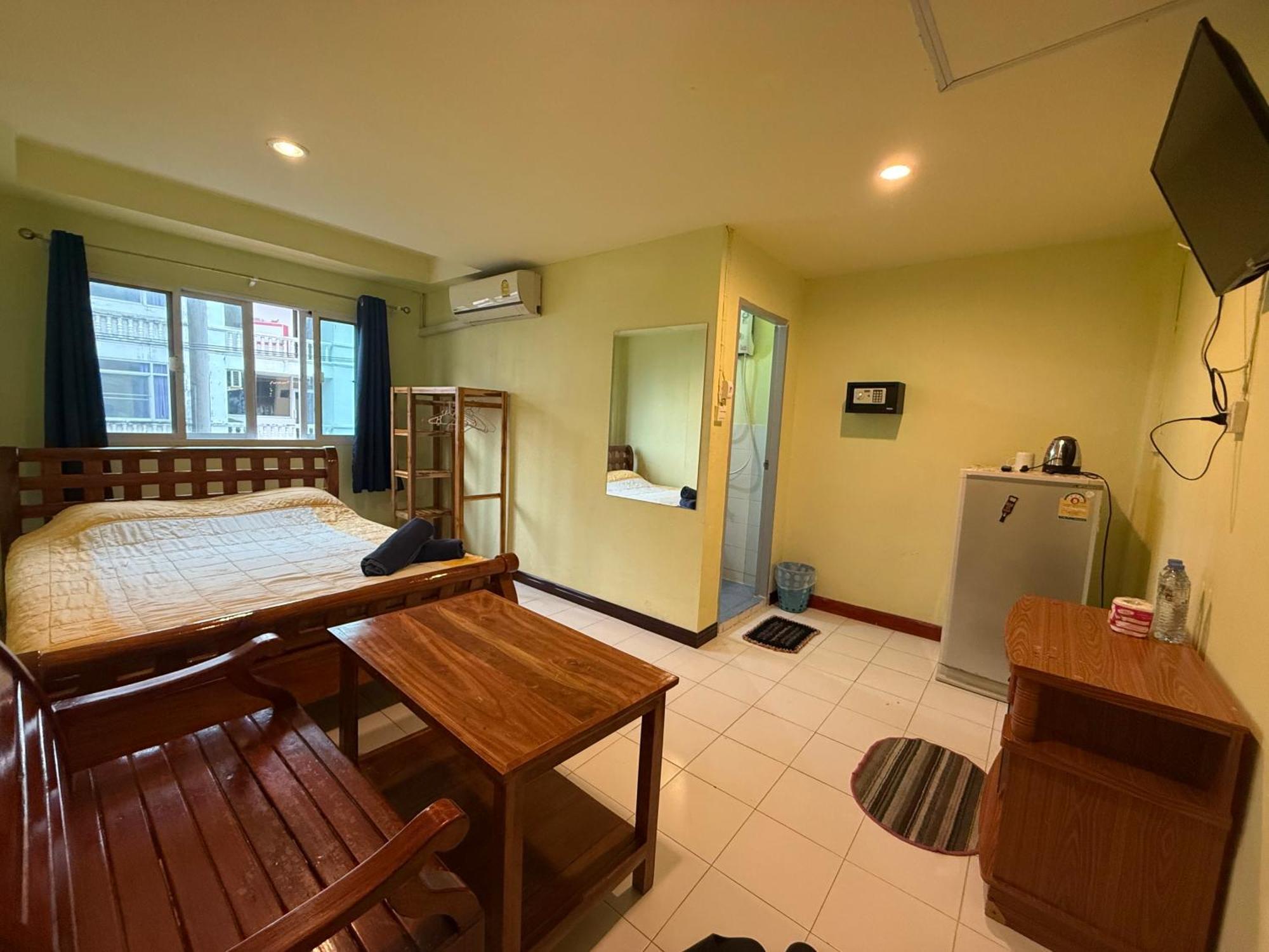 Bambus Motel Pantai Jomtien Bagian luar foto