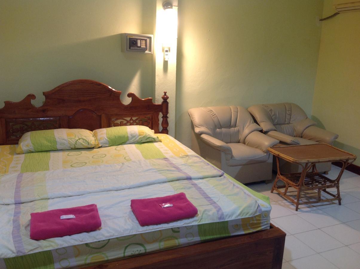 Bambus Motel Pantai Jomtien Bagian luar foto