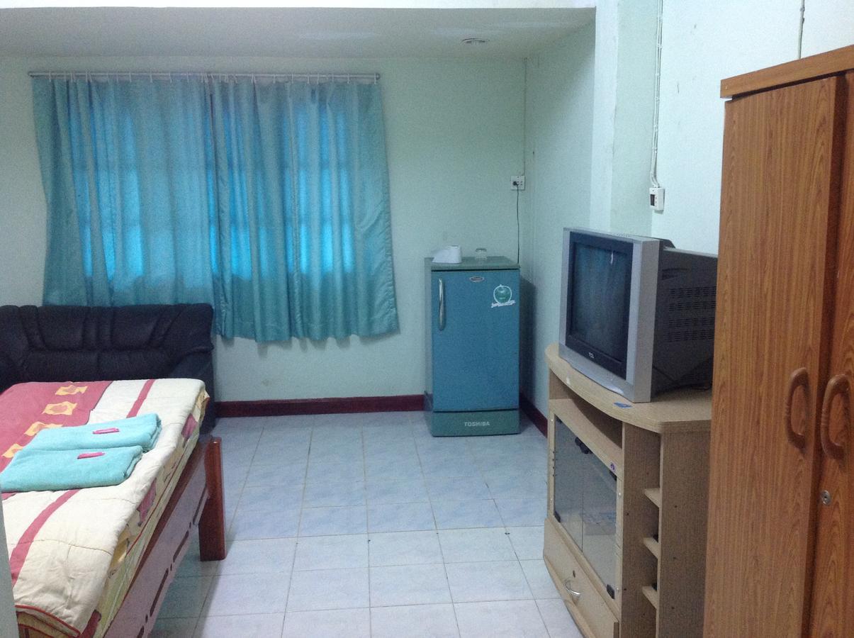 Bambus Motel Pantai Jomtien Bagian luar foto