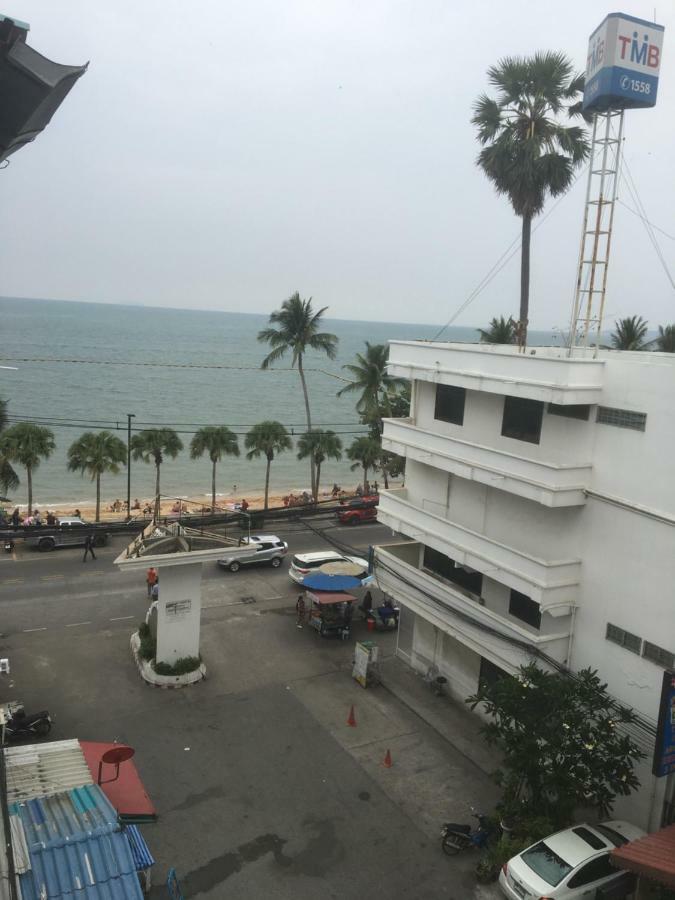 Bambus Motel Pantai Jomtien Bagian luar foto